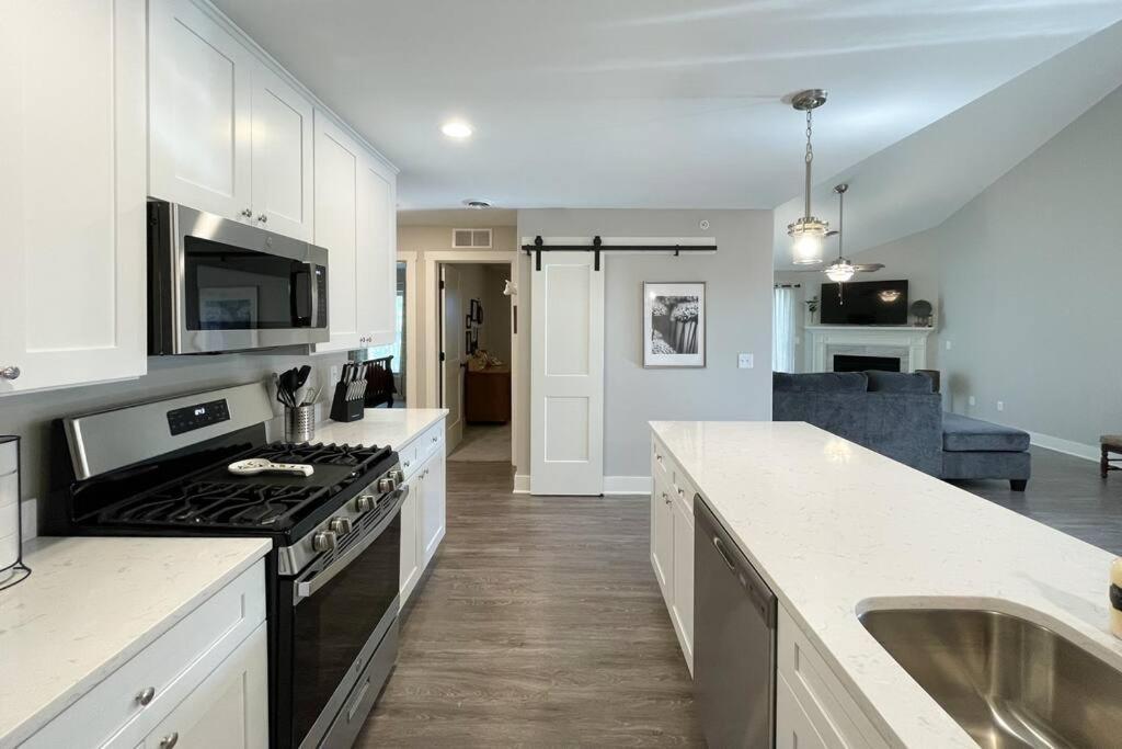 New Beautiful 3 Bedroom Condo In Bettendorf Exterior photo
